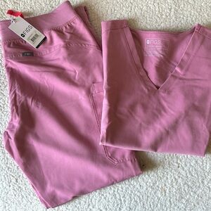 FIGS Scrub Set in Chalk Pink